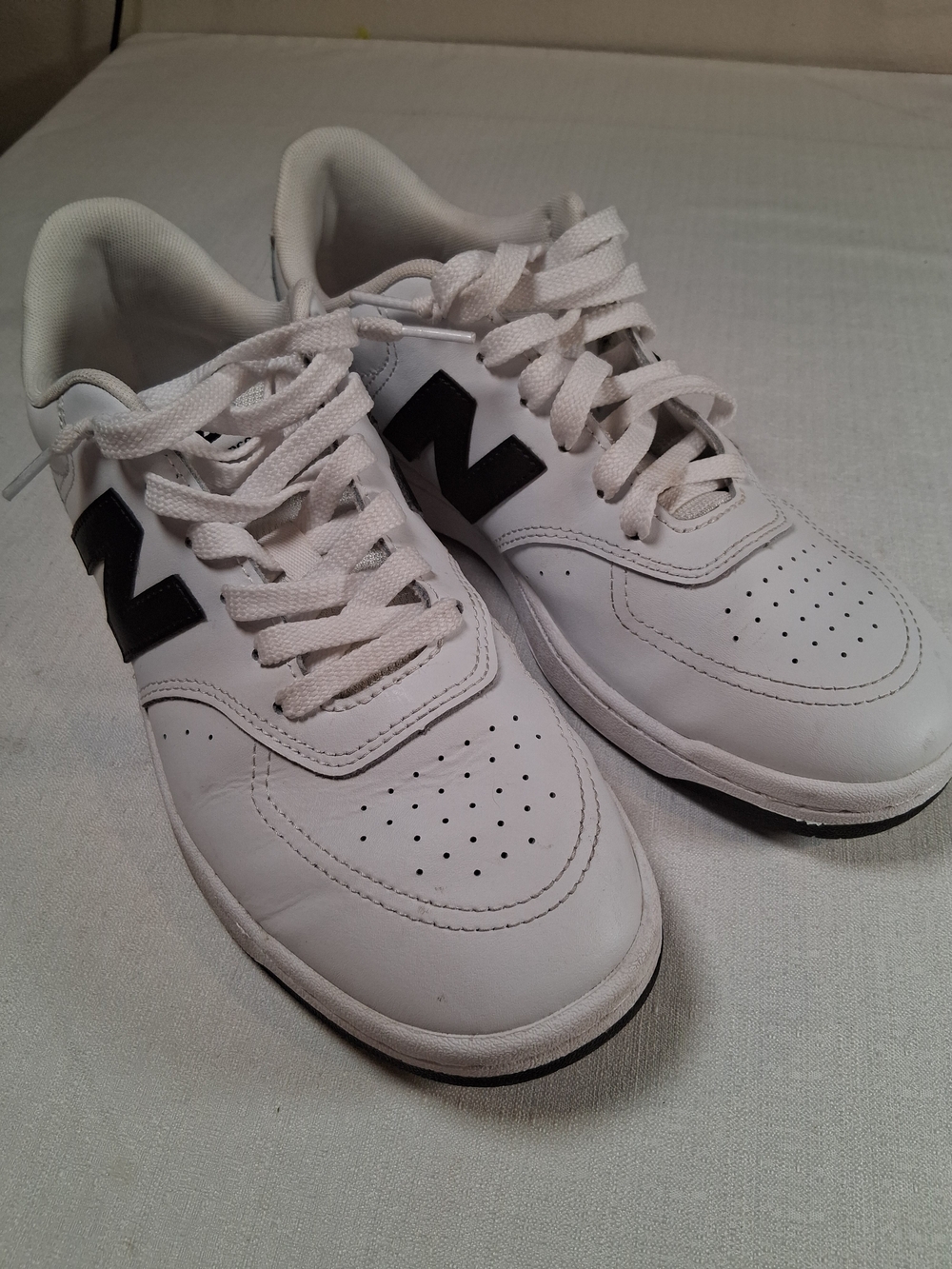sku73 New Balance White Sneakers  Black 'N' Logo  Low-Top Athletic Shoes Size 9M